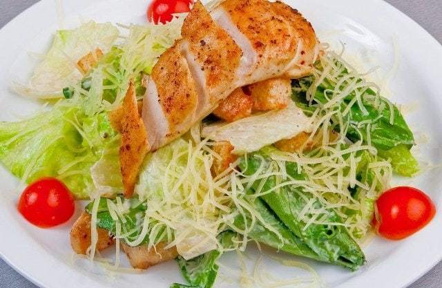 САЛАТ ЦЕЗАРЬ С КУРИЦЕЙ САЛАТ ЦЕЗАРЬ С КУРИЦЕЙ